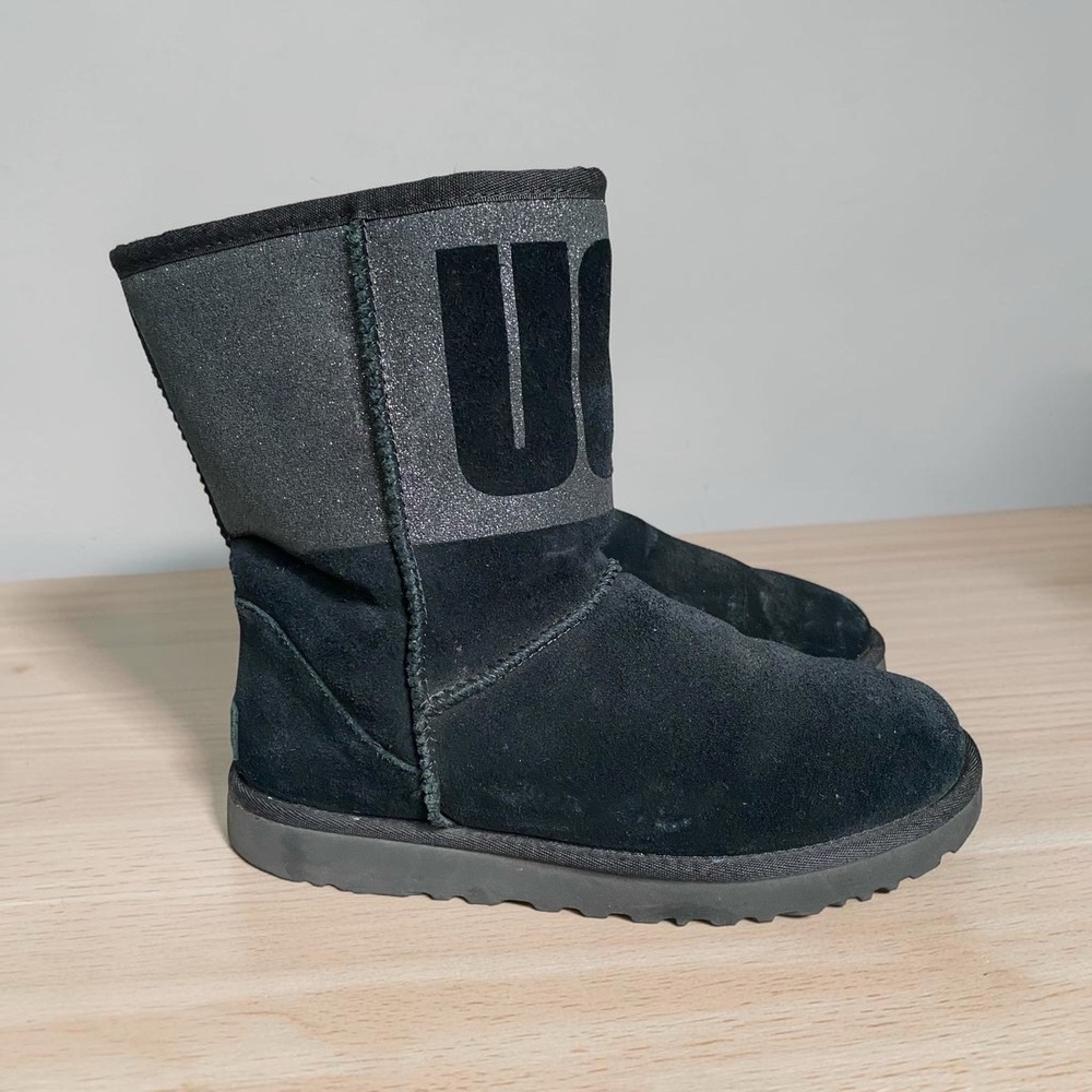UGG Australia Classic Short Sparkle Boots Size 8 EU 39 Black Suede Logo 1096472